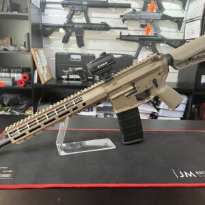 karabinek AEROPRECISION M4E1PRO 12'5 FDE kal.223REM + kolimator BROWE 1/20